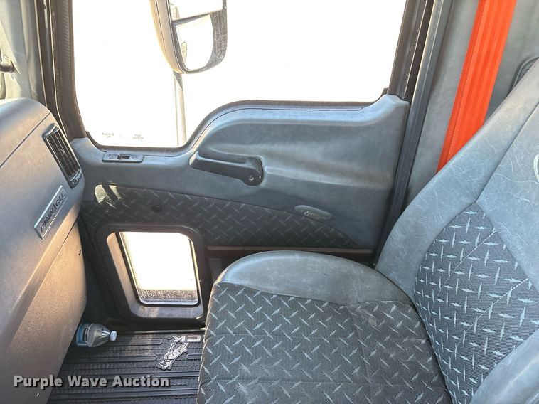 image for item DH8679 2018 Mack CXU613 semi truck