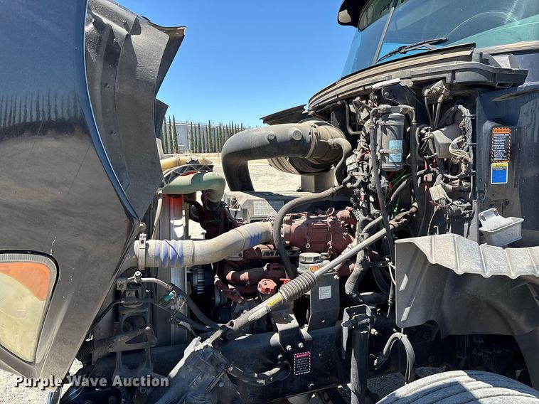 image for item DH8679 2018 Mack CXU613 semi truck