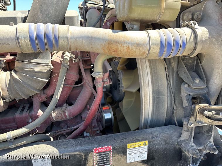 image for item DH8679 2018 Mack CXU613 semi truck