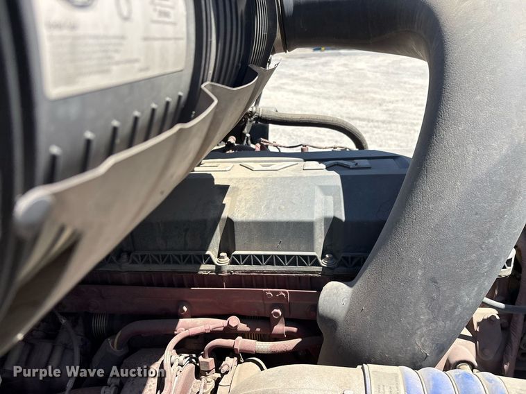 image for item DH8679 2018 Mack CXU613 semi truck