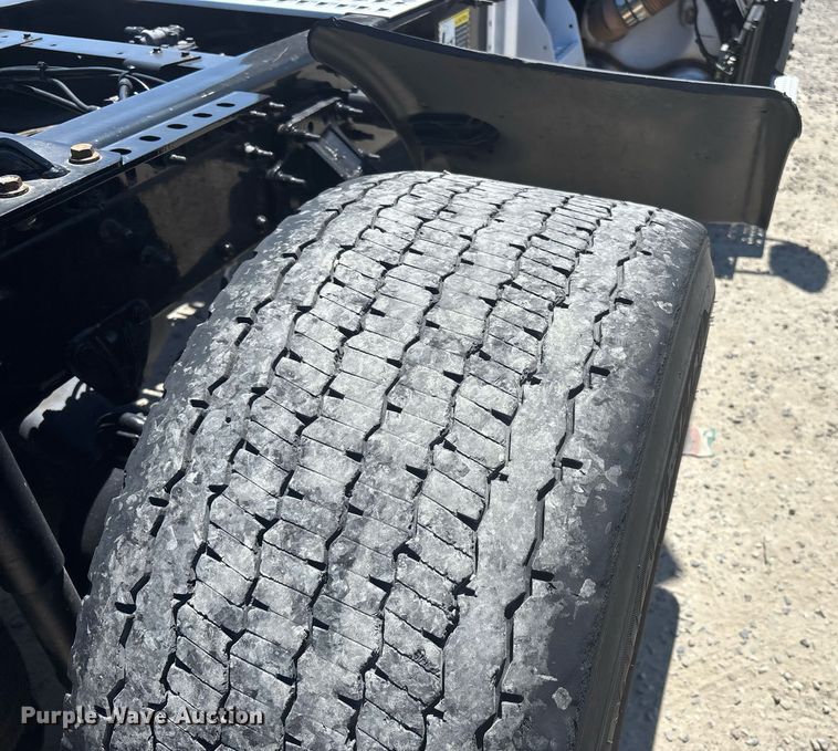 image for item DH8679 2018 Mack CXU613 semi truck