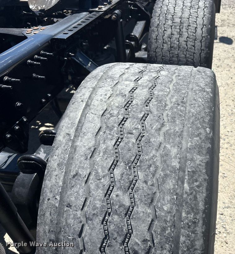 image for item DH8679 2018 Mack CXU613 semi truck