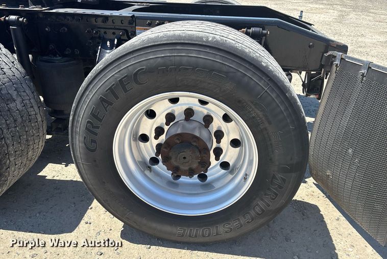 image for item DH8679 2018 Mack CXU613 semi truck