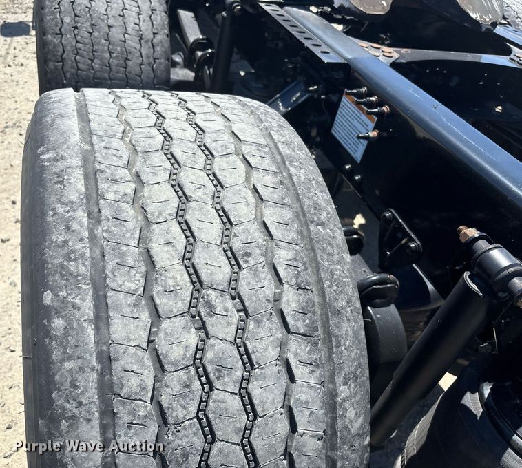 image for item DH8679 2018 Mack CXU613 semi truck