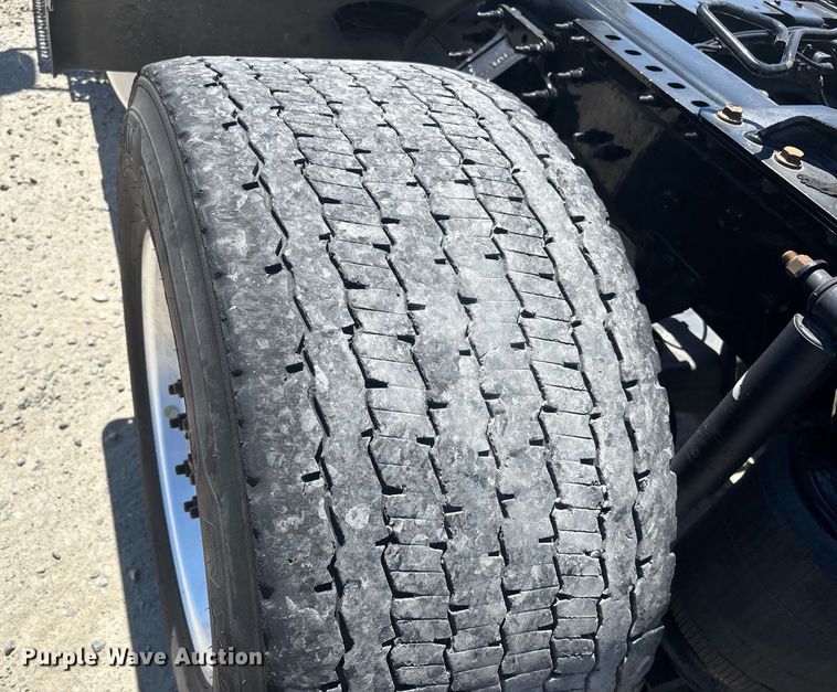 image for item DH8679 2018 Mack CXU613 semi truck