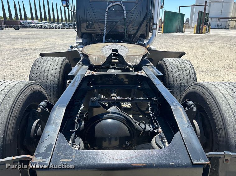 image for item DH8679 2018 Mack CXU613 semi truck