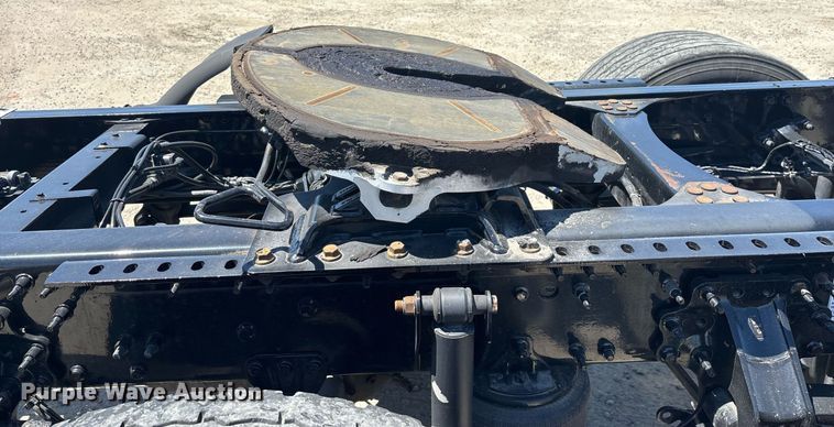 image for item DH8679 2018 Mack CXU613 semi truck