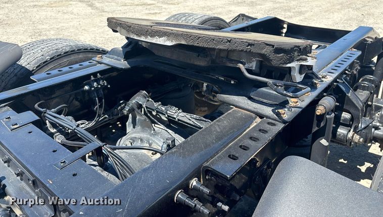 image for item DH8679 2018 Mack CXU613 semi truck