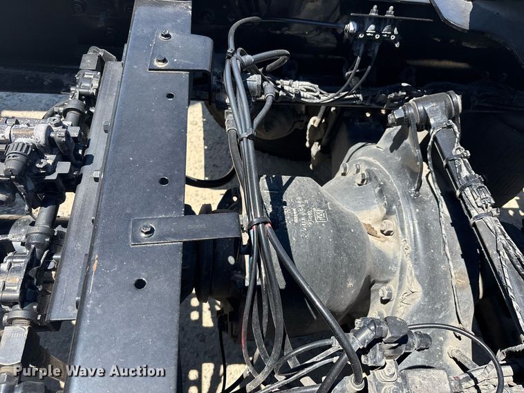 image for item DH8679 2018 Mack CXU613 semi truck