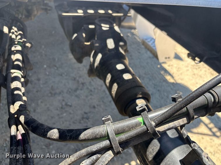 image for item DH8679 2018 Mack CXU613 semi truck