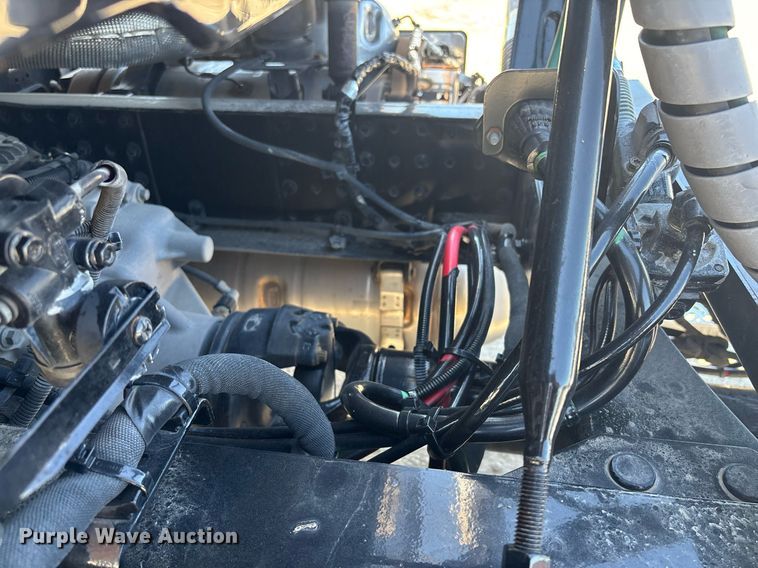 image for item DH8679 2018 Mack CXU613 semi truck