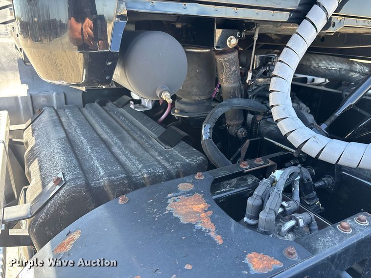 image for item DH8679 2018 Mack CXU613 semi truck