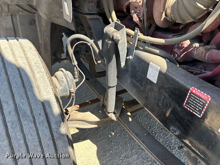 image for item DH8679 2018 Mack CXU613 semi truck