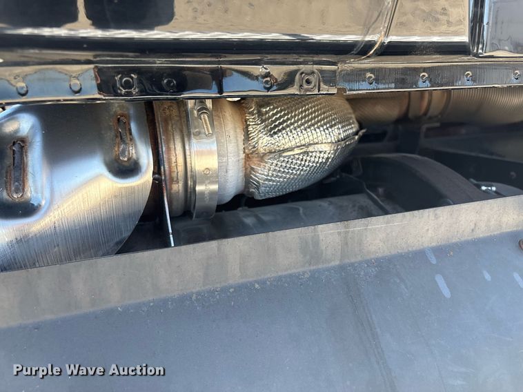 image for item DH8679 2018 Mack CXU613 semi truck