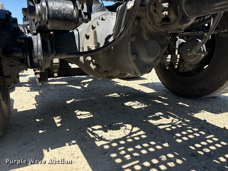 image for item DH8679 2018 Mack CXU613 semi truck