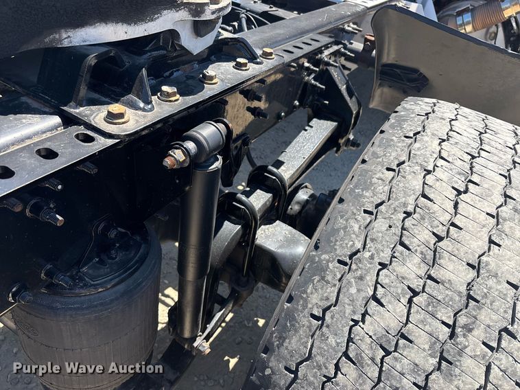 image for item DH8679 2018 Mack CXU613 semi truck