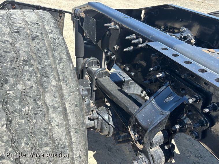 image for item DH8679 2018 Mack CXU613 semi truck