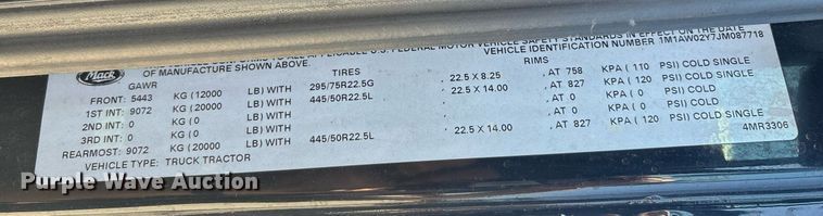 image for item DH8679 2018 Mack CXU613 semi truck