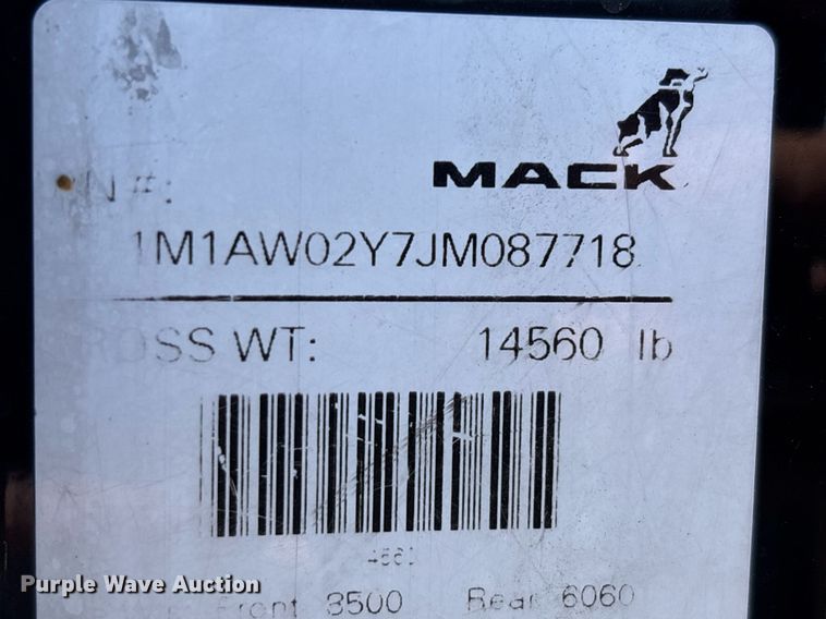 image for item DH8679 2018 Mack CXU613 semi truck