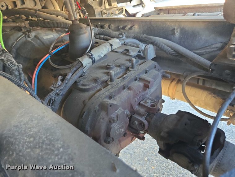 image for item DH8680 2016 Kenworth T880 semi truck