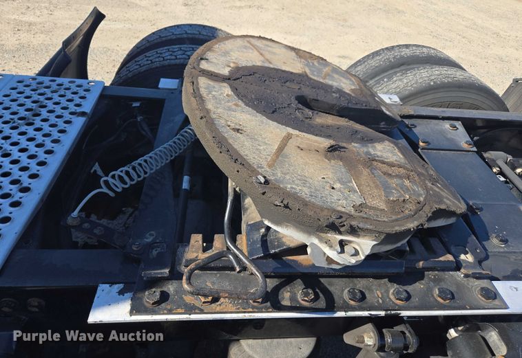 image for item DH8680 2016 Kenworth T880 semi truck