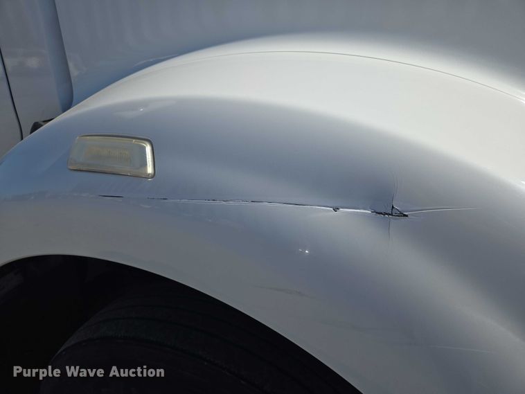 image for item DH8680 2016 Kenworth T880 semi truck