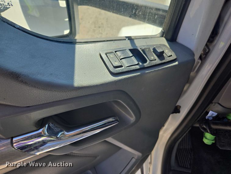 image for item DH8680 2016 Kenworth T880 semi truck