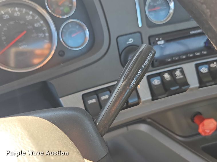 image for item DH8680 2016 Kenworth T880 semi truck