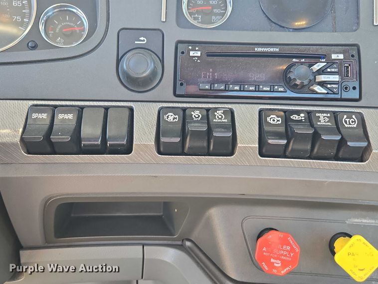 image for item DH8680 2016 Kenworth T880 semi truck