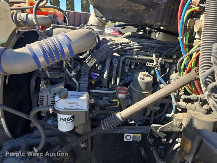 image for item DH8680 2016 Kenworth T880 semi truck