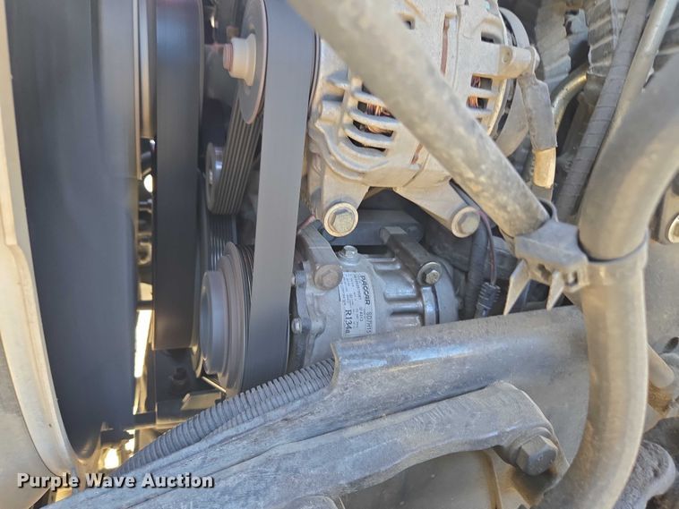 image for item DH8680 2016 Kenworth T880 semi truck