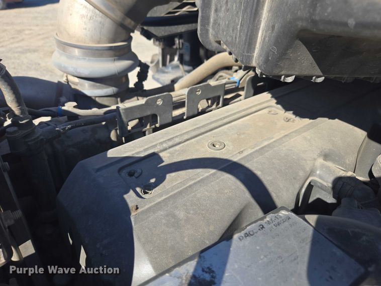 image for item DH8680 2016 Kenworth T880 semi truck