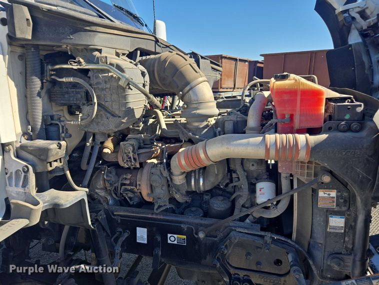 image for item DH8680 2016 Kenworth T880 semi truck