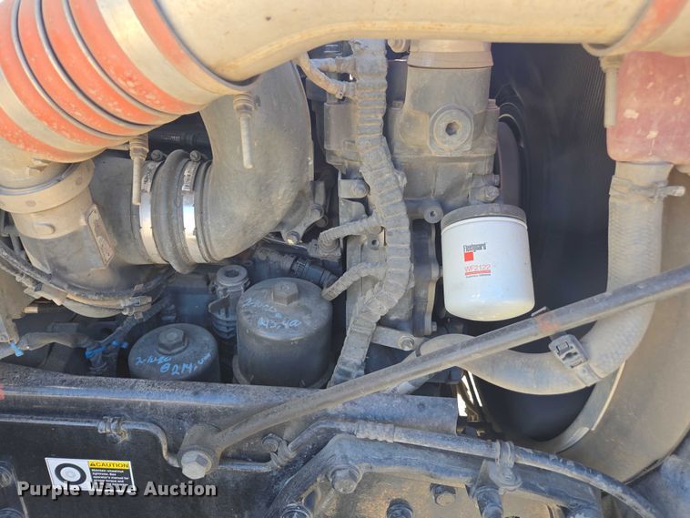 image for item DH8680 2016 Kenworth T880 semi truck