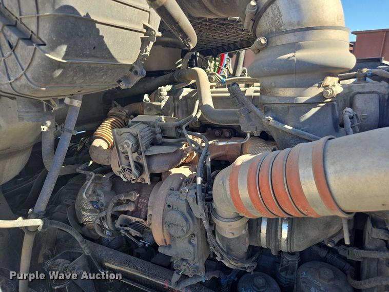 image for item DH8680 2016 Kenworth T880 semi truck