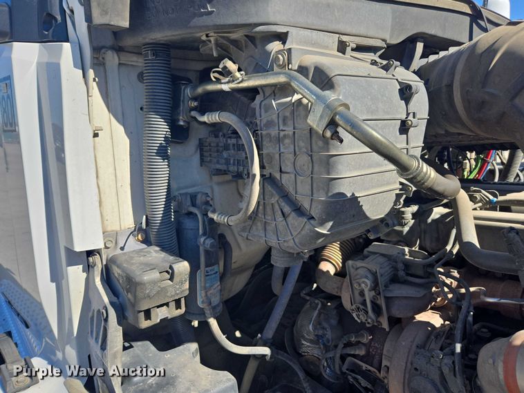 image for item DH8680 2016 Kenworth T880 semi truck