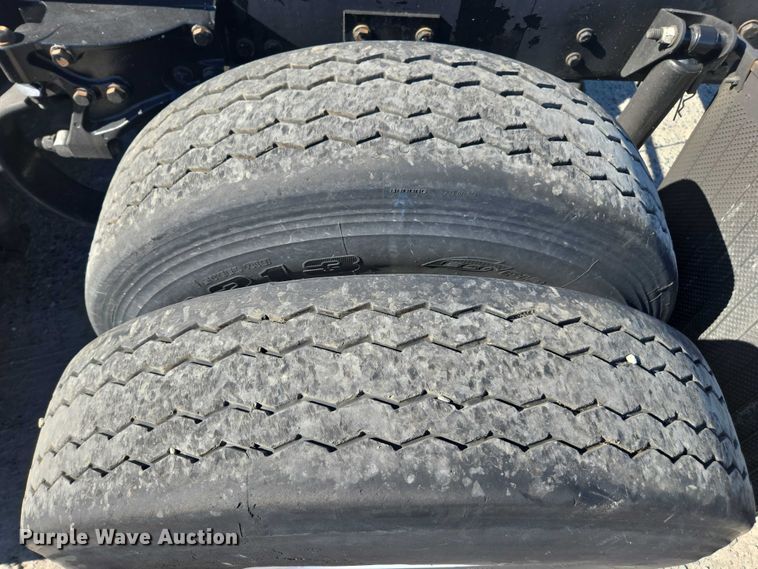 image for item DH8680 2016 Kenworth T880 semi truck