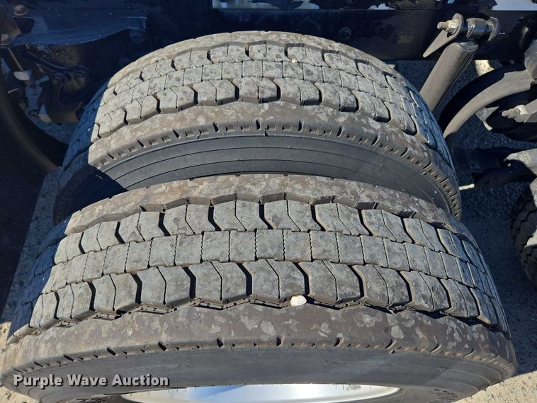 image for item DH8680 2016 Kenworth T880 semi truck