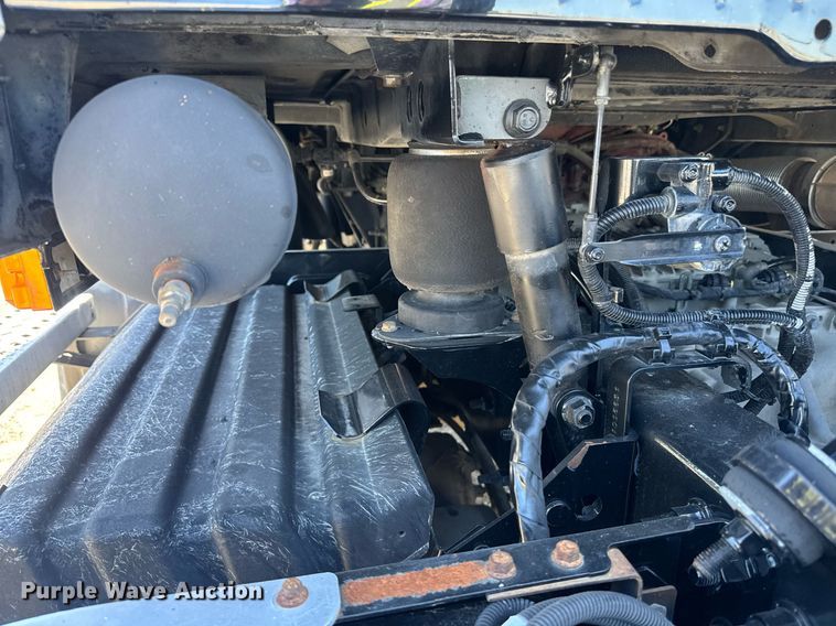 image for item DH8681 2017 Mack CXU613 semi truck