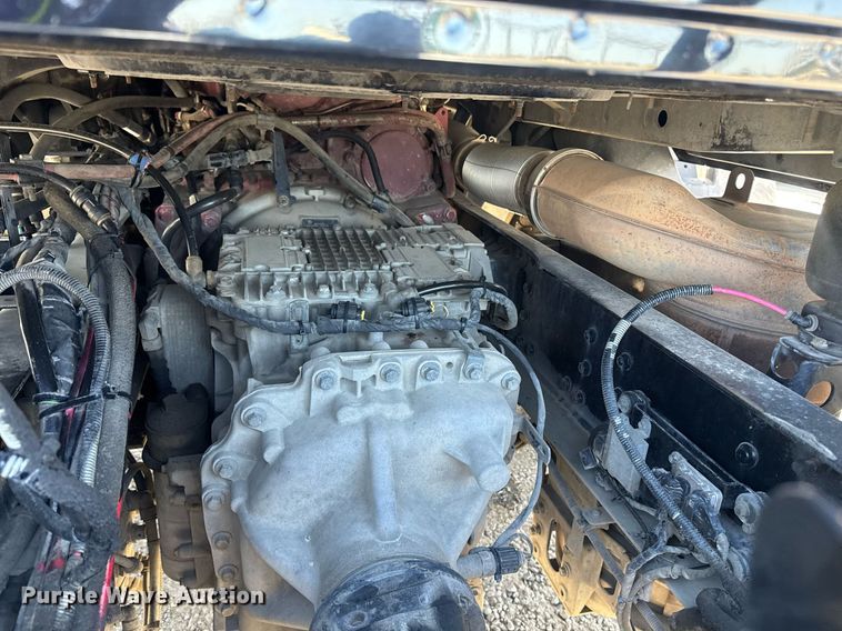 image for item DH8681 2017 Mack CXU613 semi truck