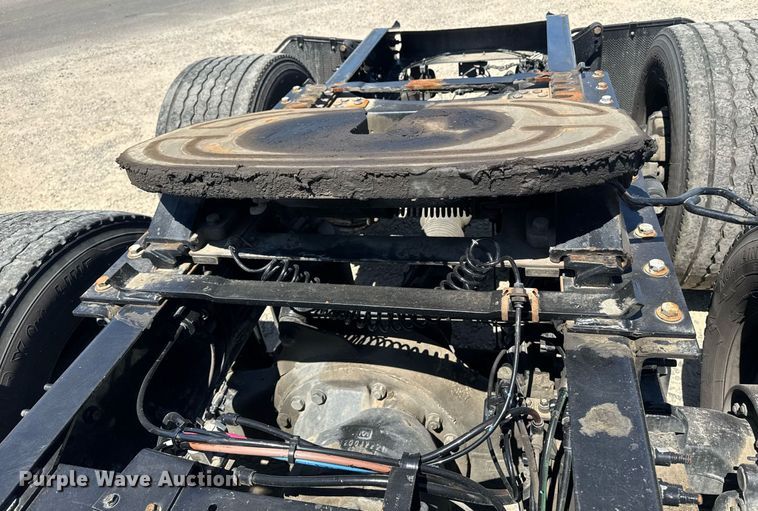 image for item DH8681 2017 Mack CXU613 semi truck