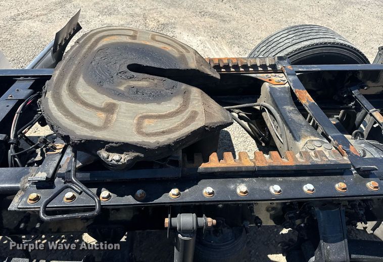 image for item DH8681 2017 Mack CXU613 semi truck