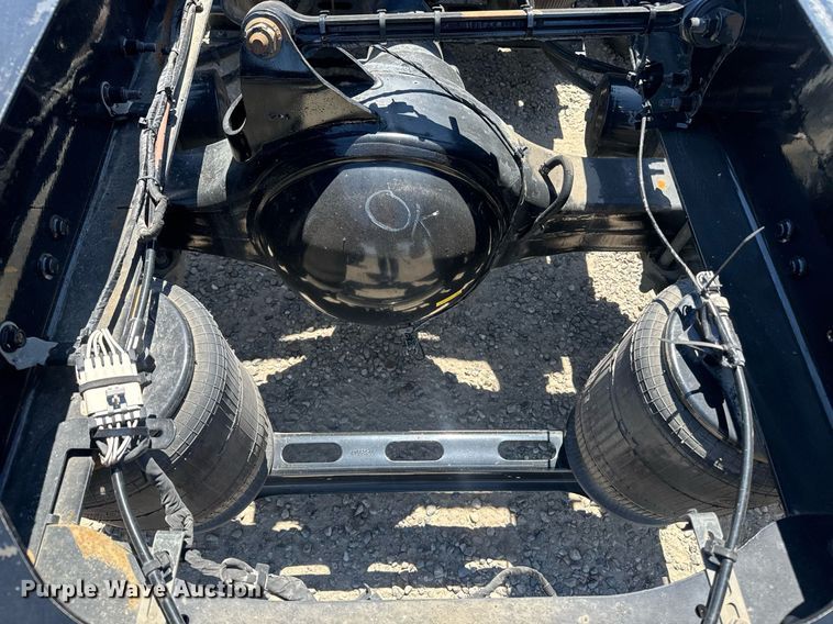 image for item DH8681 2017 Mack CXU613 semi truck