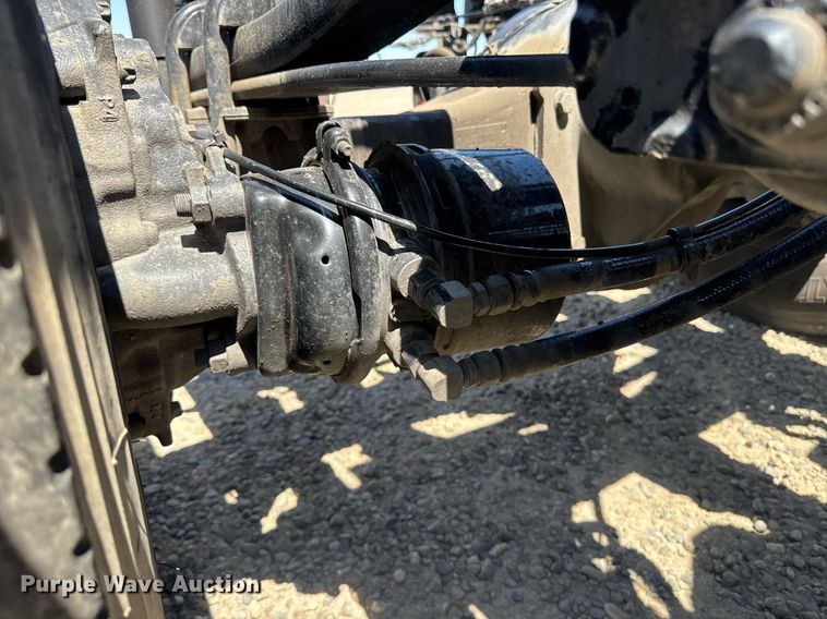 image for item DH8681 2017 Mack CXU613 semi truck