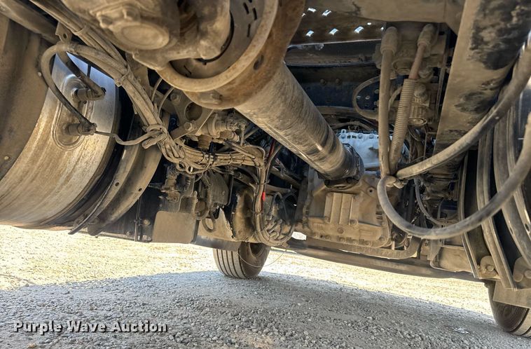 image for item DH8681 2017 Mack CXU613 semi truck