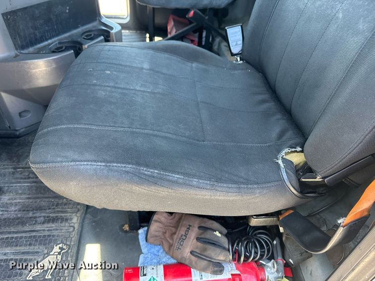 image for item DH8681 2017 Mack CXU613 semi truck