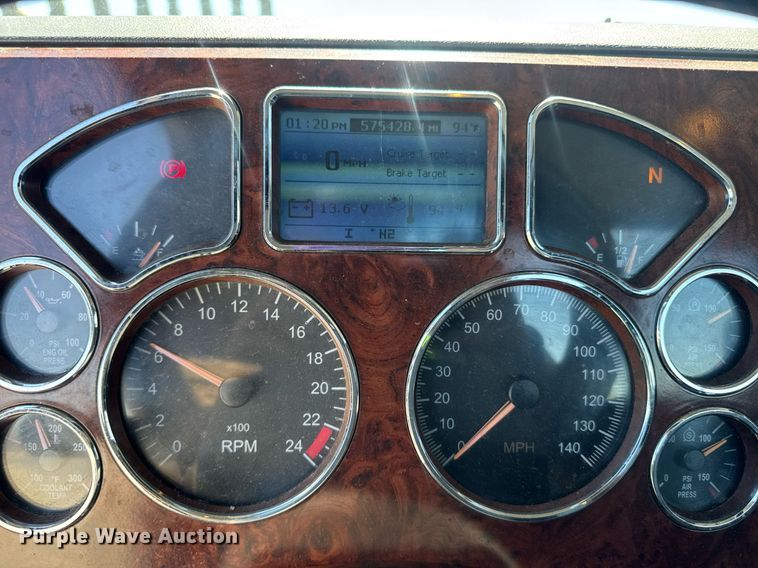 image for item DH8681 2017 Mack CXU613 semi truck