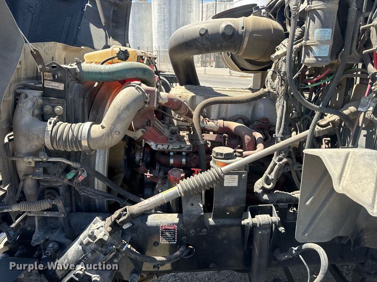 image for item DH8681 2017 Mack CXU613 semi truck