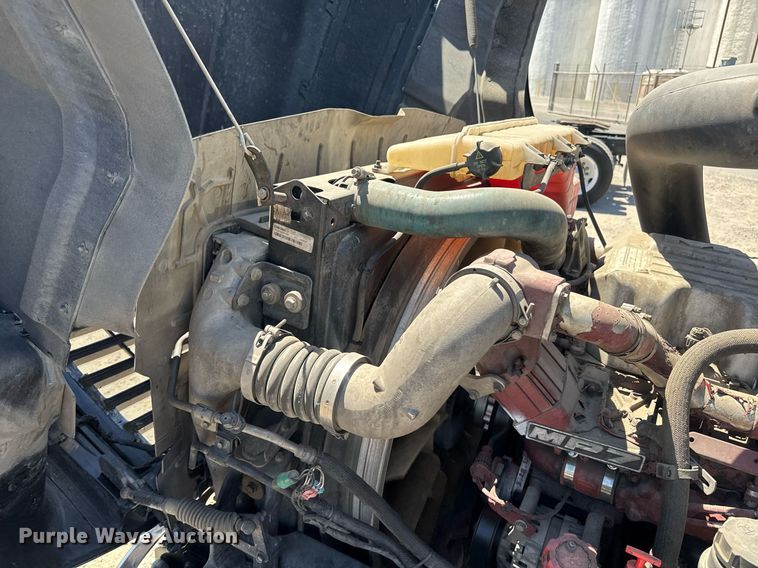 image for item DH8681 2017 Mack CXU613 semi truck