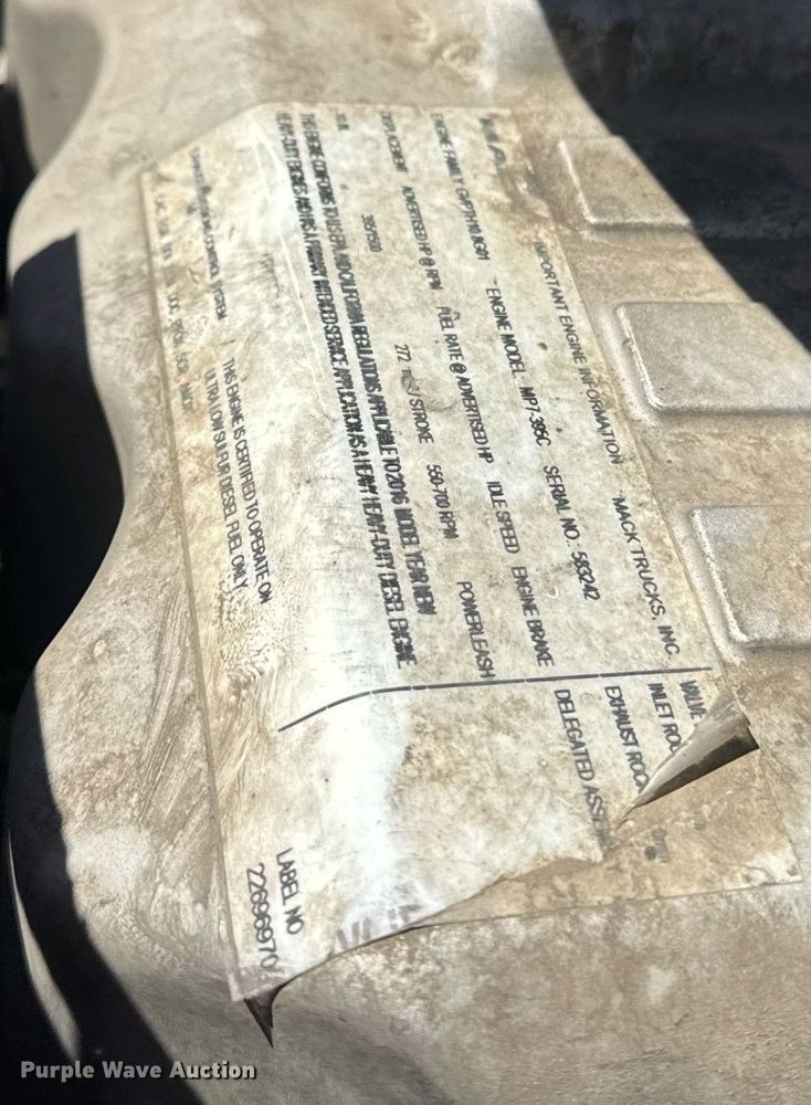 image for item DH8681 2017 Mack CXU613 semi truck